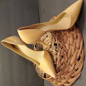 Michael Kors Pump in Yellow Patent Sz US 10. 4 inch heels